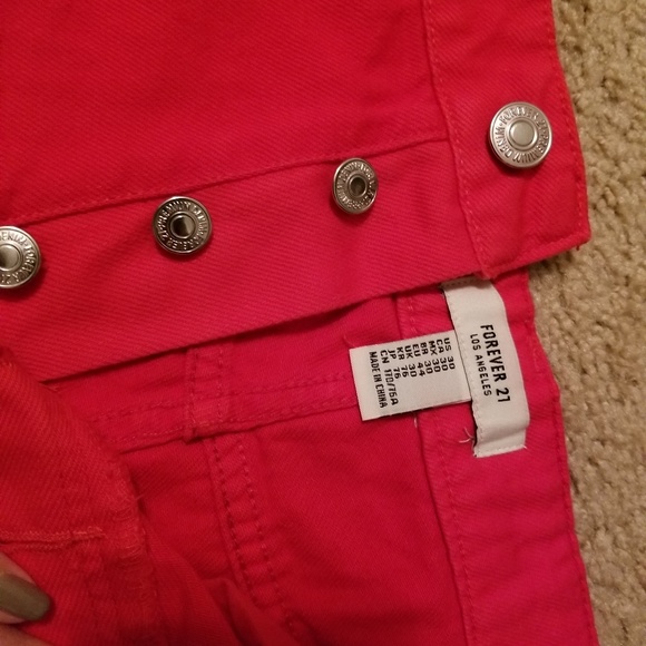 Red highwaisted shorts - Picture 2 of 4